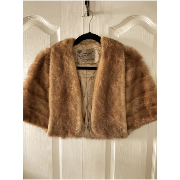 Fur label authority A644638 woman’s cape - Picture 3 of 12